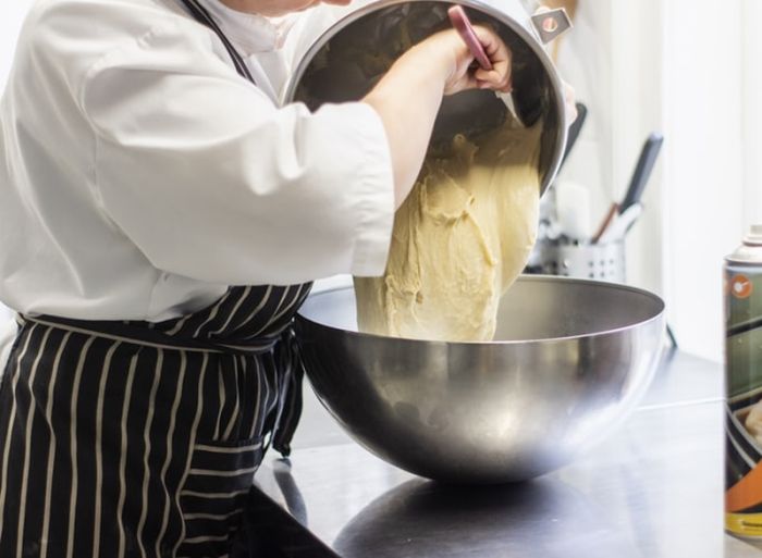 hotelový personál 3 služby gastronómia recepcia kuchár čašník chyžná