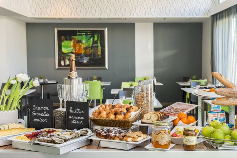 raňajky hotel svedske stoly prestrety stol uvod