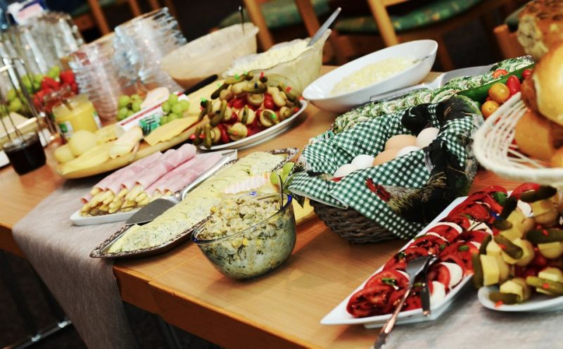 catering 2 jedlo naobjednavku prasa ovocie zelenina bezstarosti