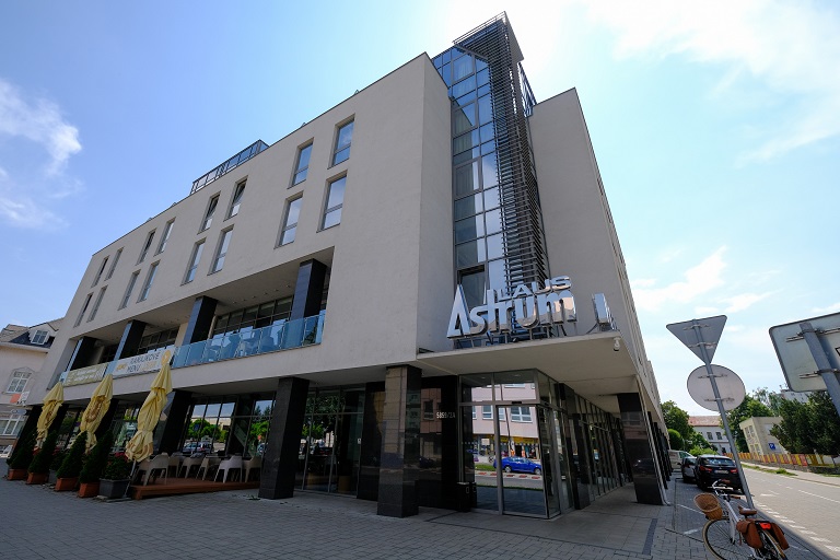 Hotel Astrum Laus_celkový pohľad_II