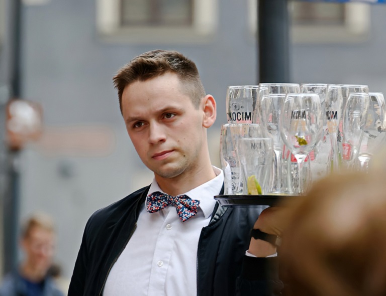 waiter 6651713 1920