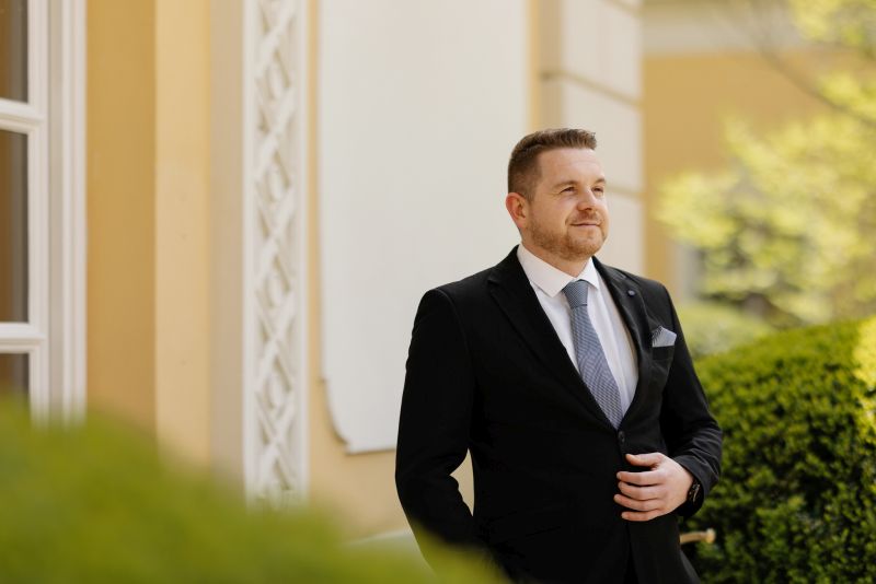 hotelier roka 2 mala
