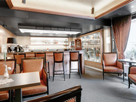 Cognac & Cigar Bar – Hotel Hviezdoslav, Kežmarok. Dizajn: Milan Kočiš. Realizácia interiéru: FMDESIGN.