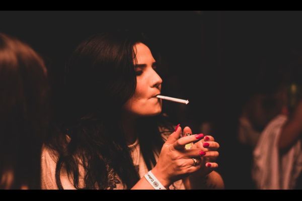 fajčenie žena tophoreca