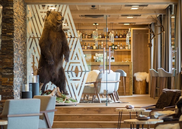 grandhotel tatra lobby s medvedom